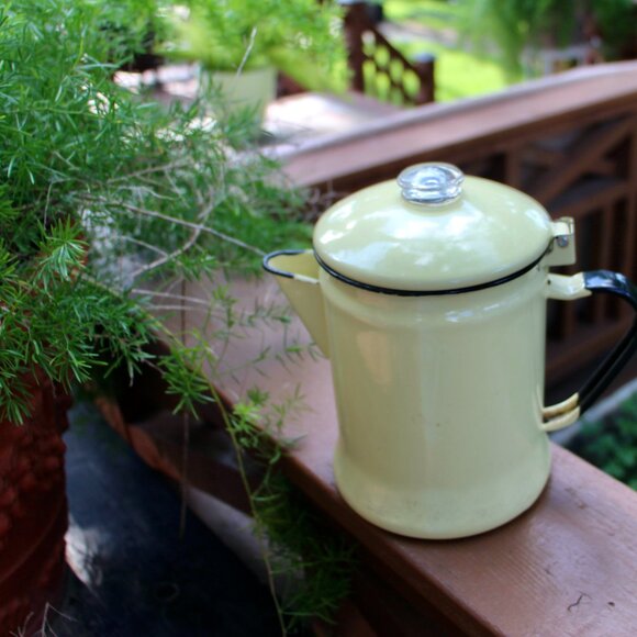 Vintage enamel coffee pot - Picture 3 of 7
